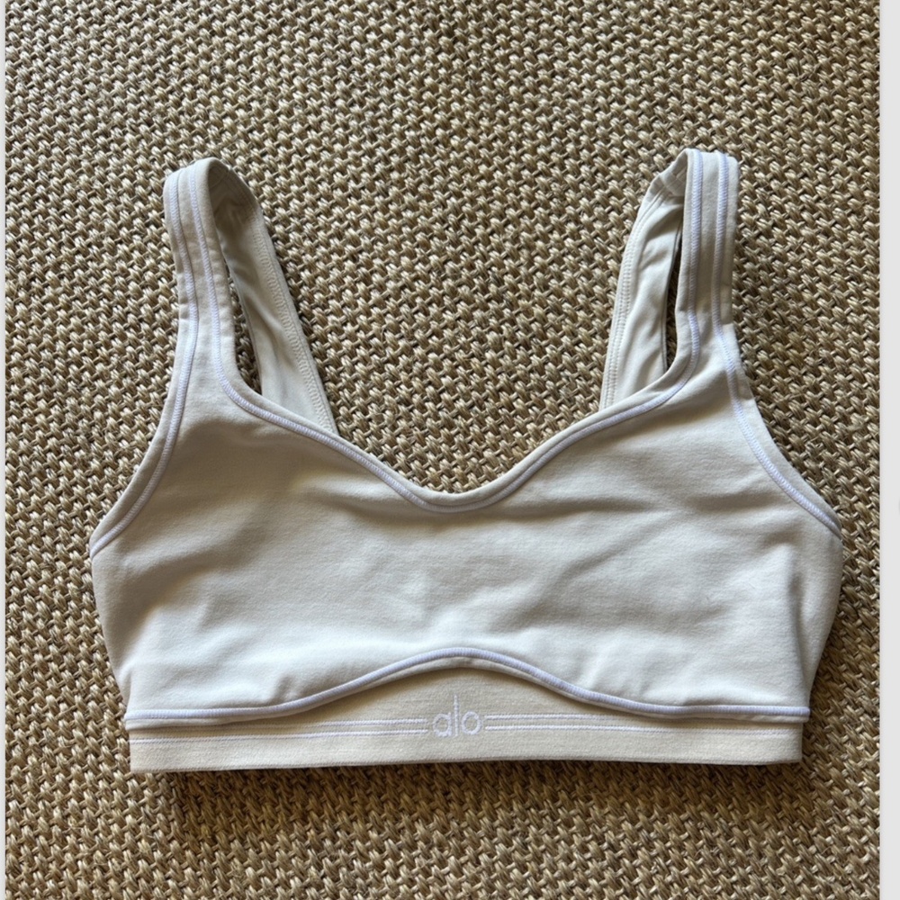 Alo Yoga Soft Heart Throb Bra, Small, Cream, Ivory Beige Yoga, Pilates, Sports